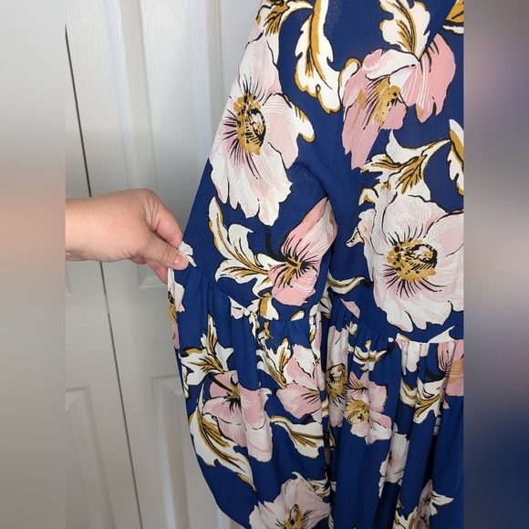 Altar'd State 'Freesia' Women's Size Med Blue Floral Ruffle Baby Doll Blouse L/S - Picture 4 of 7